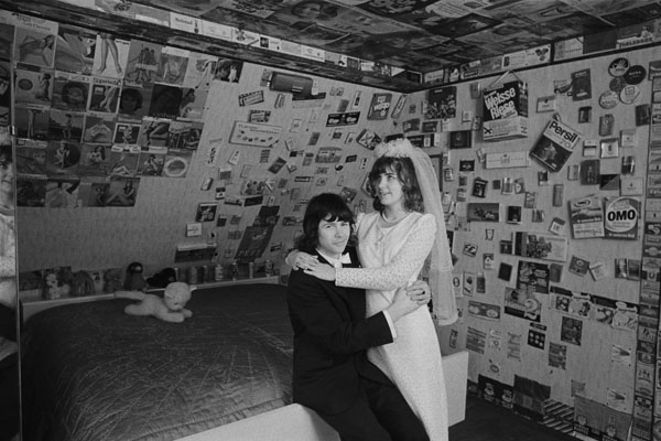 Braut und Brutigam in ihrem Zimmer, Brandenburg 1974 / Zusammenleben (1972 – 1988)
 (7) / 29
	  - All rights reserved. Copyright: Ute Mahler