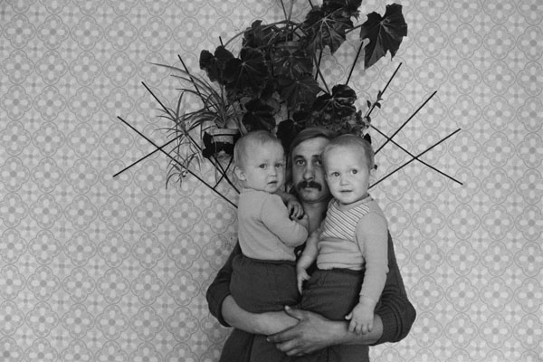 Vater und Shne in Thringen, 1974 / Zusammenleben (1972 – 1988)
 (22) / 29
	  - All rights reserved. Copyright: Ute Mahler