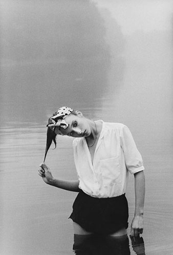 Lehnitz, 1980 / Modefotografien fr Sibylle (1977 – 1994)   (4) / 39
	  - All rights reserved. Copyright: Ute Mahler