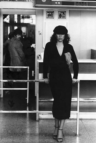 Berlin-Schnefeld, 1978  / Modefotografien fr Sibylle (1977 – 1994)   (16) / 39
	  - All rights reserved. Copyright: Ute Mahler