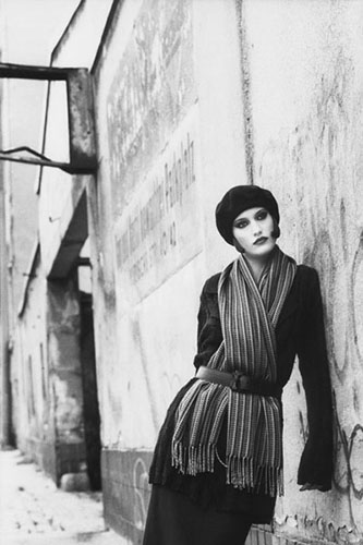 Berlin-Prenzlauer Berg, 1994 / Modefotografien f�r �Sibylle� (1977 &ndash; 1994)   (33) / 39
	  - All rights reserved. Copyright: Ute Mahler