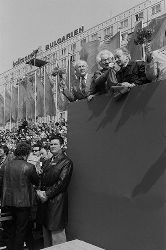 Ehrentribne der Partei- und Staatsfhrung der DDR 
 / 1.Mai 1980, Karl-Marx-Allee, Berlin, DDR (1) / 10
	  - All rights reserved. Copyright: Ute Mahler