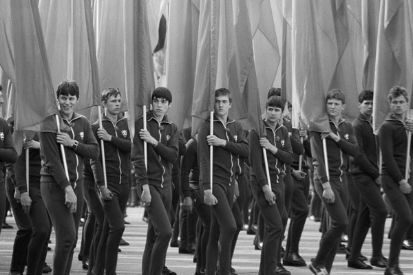 Mitglieder der Sportorganisation Dynamo / 1.Mai 1980, Karl-Marx-Allee, Berlin, DDR (4) / 10
	  - All rights reserved. Copyright: Ute Mahler