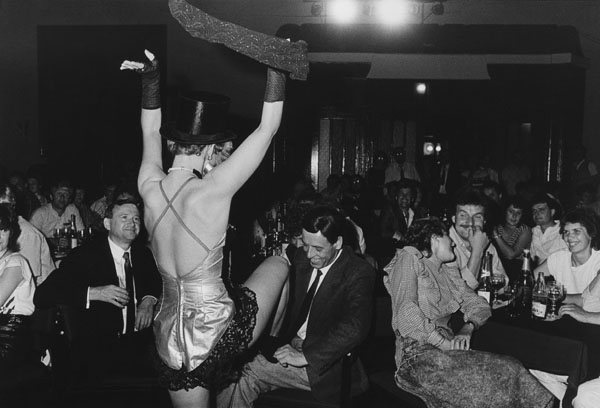 Im Ballhaus Studten, 1988 / Striptease in der DDR (1988) (9) / 15
	  - All rights reserved. Copyright: Ute Mahler