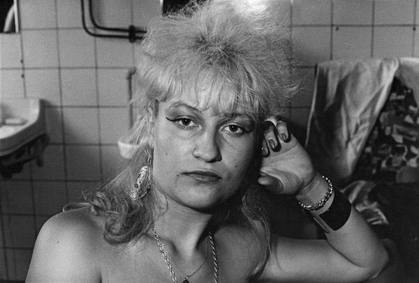 Im Kulturhaus Velten, 1988 / Striptease in der DDR (1988) (12) / 15
	  - All rights reserved. Copyright: Ute Mahler
