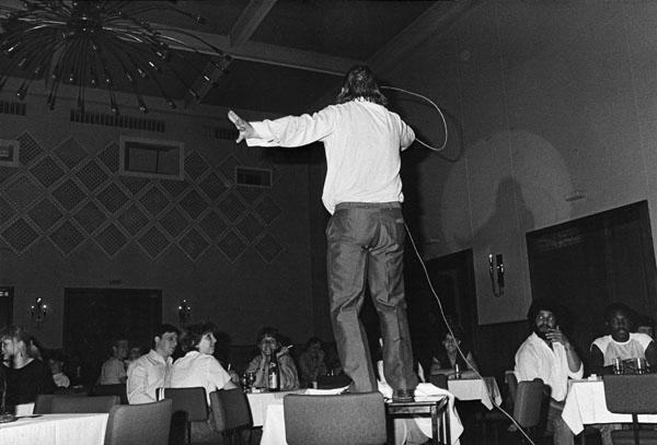Im Kulturhaus Velten, 1988 / Striptease in der DDR (1988) (13) / 15
	  - All rights reserved. Copyright: Ute Mahler