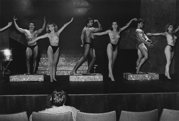 In der Stadthalle Karl-Marx-Stadt, 1988 / Striptease in der DDR (1988) (14) / 15
	  - All rights reserved. Copyright: Ute Mahler