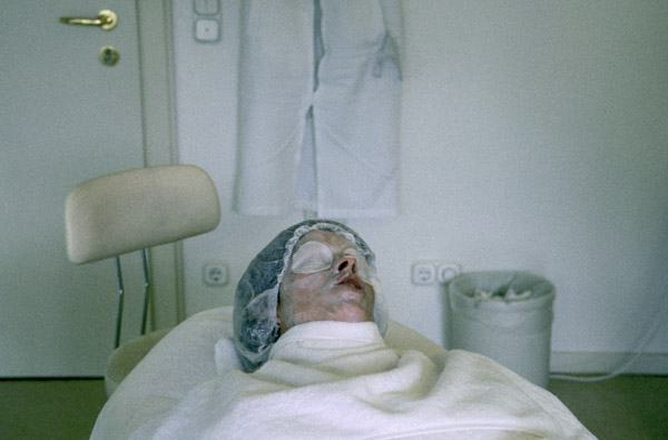 Sch�nheitsfarm Bachmair am Tegernsee / Br�der und Schwestern (West 1992 / Ost 1994) (22) / 25
	  - All rights reserved. Copyright: Ute Mahler