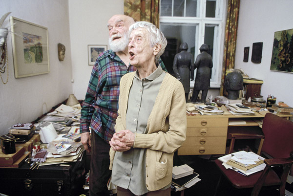 Ehepaar Worner, Bildhauer und Kommunisten in Berlin, 1994 / Br�der und Schwestern (West 1992 / Ost 1994) (24) / 25
	  - All rights reserved. Copyright: Ute Mahler